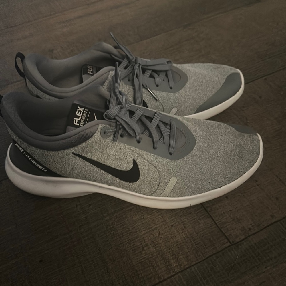 Nike Men’s Flex Experience 8 - Size 9.5 - Worn Once